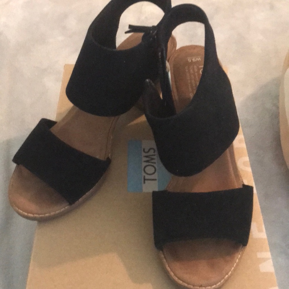 Tom’s black suede Majorca cutout heel